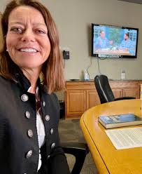 Sarah Tracy Burrows (@Fighting4Nellie)