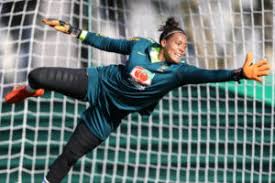 Sabemos que o primeiro jogo oficial de futebol feminino no mundo se deu em londres, em 1898, em um jogo emocionante entre inglaterra e escócia. Barbara A Goleira Da Selecao Brasileira De Futebol Feminino