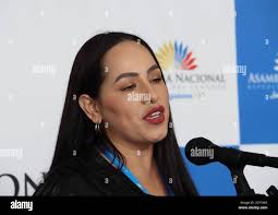 Con la correa hi-res stock photography and images