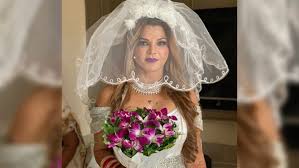 His birthday, what he did before fame, his family life, fun trivia facts, popularity rankings, and more. Rakhi Sawant S Husband Talks About Revealing His Identity On Bigg Boss Ritesh On Rakhi Deepak Kalal Spoofs Filmibeat