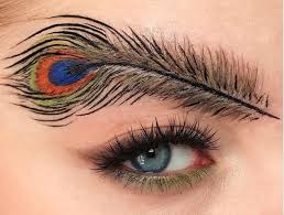 This Feather Eyebrow Trend Is Both Weird And Mesmerizing Eyebrows Trends Eyebrowtrends Eyebrow Trends Feather Brows Eyebrow Makeup