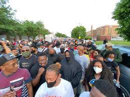 The rapper, who grew up in chicago. Kanye West Joins Protest In Chicago After 2 Million Donation To Floyd Arbery And Taylor Families Entertainment Tonight