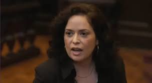 Fuçando meu celular, achei aqui tanto vídeo de exercícios dos meus estudos  de atriz e aí tive a insana ideia de compartilhar um #tbt fora do dia. Esse  vídeo foi gravado o