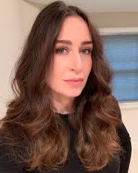 Elizabeth Madore's Instagram, Twitter & Facebook