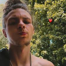 Are there any boas or mourning geckos available?