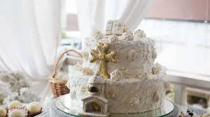 Calculating the right size for your wedding cake is one area where it really pays to work with a professional. How Much Cake To Buy For A Crowd Each Cake Type Covered
