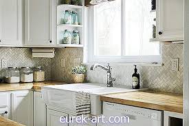 Hari ni saya kongsikan cara memasang rak buku 3 tingkat yang saya jadikan open shelves di dapur comel saya. Cara Pasang Backsplash Tile Dapur