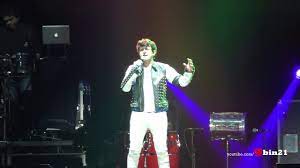 संदेसे आते है, literally messages come) is a patriotic song from the 1997 movie border, directed by j. Sandese Aate Hai Border Sonu Nigam Live In London 2019 Youtube