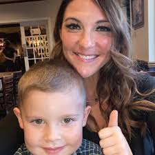 BACK & BICEPS! If you need a good pump heading into your weekend, give this  one a try! Happy Friday friends! For daily workouts, check out the link in  my bio. Outfit