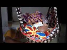 Umumnya ayunan ini terbuat dari kain panjang, rotan dan sebagainya. Ayunan Bayi Tempo Dulu Sederhana Bikin Tidur Nyenyak Youtube