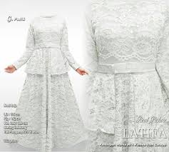 Kebaya brokat panjang warna biru pastel ini, terlihat anggun dan manis dipadukan dengan belt. Gamis Brokat Terbaru