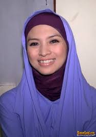 Lagu yang dirilis pada 2006 ini menjadi salah satu singel milik rossa dari albumnya berjudul yang terpilih. Cantiknya Donita Tampil Berjilbab Di Sinetron Aku Bukan Malaikat Kapanlagi Com