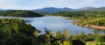 Il corso d'acqua è sbarrato con due dighe. Il Lago Alto Del Flumendosa Inserito In Un Paesaggio Incontaminato Cosa Fare In Sardegna