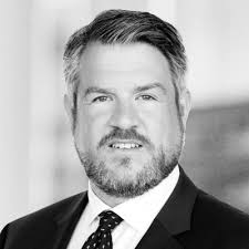 Jeg søger en stud. jur. (evt. med mulighed for senere at blive fuldmægtig).  Hvis du kunne tænke dig at arbejde i et lille, ikke så gammelt,  advokatfirma med en uformel tone og