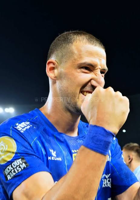 Tertinggal bukan halangan #PManahJeungGetihnaan tiga poin di laga perdana.  Energi luar biasa Bobotoh memantik #PERSIB untuk terus berjuang dengan  #ManahJeungGetihna hingga berhasil menutup malam ini ...