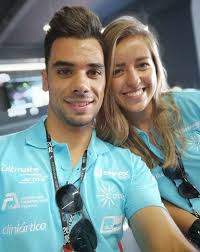 The pair met when they were thirteen years old, when miguel's father married andreia's mother, and have been in a. Piloto Miguel Oliveira Pede Filha Da Madrasta Em Casamento E Ela Disse Sim Nacional Flash