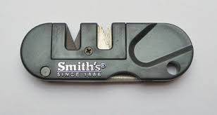 A lanyard hole for carrying is included with this smith's knife sharpener. Smith S Pocket Pal Outdoormesser De