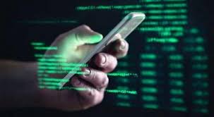 احذفها فورا.. 12 تطبيقا على الموبايل تصورك دون علمك  تحذير هام -  12 تطبيق دردشة خبيث يصورك ويسرق رسائل واتساب  احذفها