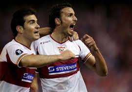 2006 Uefa Cup Semifinal Sevilla Vs Schalke 04 Antonio Puerta R I P In The Final Moments Of The Match Receiv Sevilla Futbol Club Sevilla Antonio Puerta