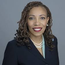 Jennifer Calder's Instagram, Twitter & Facebook