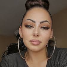 Amanda Slaydon's Instagram, Twitter & Facebook