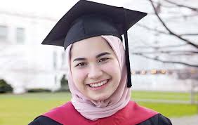 In historic harvard yard, tour guides explain that hollis hall, a red brick structure built in 1763 the university's age and outstanding physical resources are among the college's most distinctive features. Kisah Mahasiswi Harvard Sulit Cari Tempat Sholat Ditolong Orang Yahudi Ke Mushola