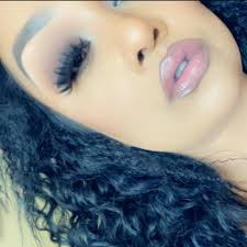 Zahrie Walls Salon suit or station was Looted ! The salon owner claims she  dropped her keys and the salon was looted but everything else in the salon  was perfectly fine .