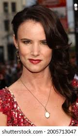 Los Angeles Oct 13 Cassandra Jean Stock Photo 1209625456