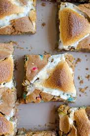 Gooey Roasted Marshmallow M M Cookie Bars Lebensmittel Essen Dessert Ideen Sussigkeiten