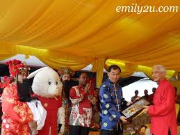 Satu persembahan tarian singa telah diadakan di semduta sempena majlis sambutan tahun baru cina dan guru penyayang. Majlis Sambutan Tahun Baru Cina 2011 Perak Celebrates Cny From Emily To You