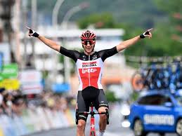 De renner van lotto soudal trok de slotkilometer in met nog een mooie voorsprong. Brent Van Moer Lotto Soudal