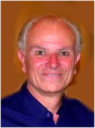 RAUL CHULIVER Nació en 1954 en Campana, provincia de Buenos Aires.  Intérprete de guitarra, compositor, profesor de danzas nativas, estudioso  de la ciencia del Folklore, recopila y documenta Folklore argentino Graba en