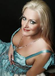 Former QUEENSRŸCHE Backing Singer PAMELA MOORE To Release ...