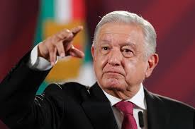 MEXICO: Presidente critica ataque al Palacio Nacional con petardos