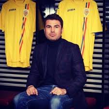 Jun 10, 2021 · fcu este in negocieri cu laurentiu branescu. Adrian Mutu Adrianmutu Twitter