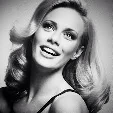 Η ζέτα μακρυπούλια είναι από τις πιο ταλαντούχες και όμορφες γυναίκες της ελληνικής showbiz. Zeta Makrypoylia Community Facebook