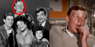 Those were the days of the 1950's.filled with innocence and the promise of even better days to i've always thought happy days is one of the best shows ever. Happy Days Ed Il Mistero Del Quinto Cunningham Sparito Dalla Serie Noi Degli 80 90
