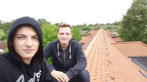 Es ist ein krasses wunder, dass er noch lebt und dass es ihm noch so gut geht. The Real Life Guys Philipp Mickenbecker Und Sein Zwillingsbruder Johannes Uber Gott Und Den Krebs Der Spiegel