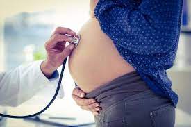 Hallo, sofern die schwangere frau beschwerdefrei ist und bei ihr keine risikosituation vorliegt, muss sie nicht unmittelbar mit bekannt werden der schwangerschaft gleich zum arzt. Multiple Skleose Schwangerschaft Stillzeit Ms Gesundheitsportal