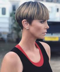 In case of a sweet, balanced, rounded face, the chin tends to be slightly rounded. Amazing Short Haircut And Hair Style Ideas For Girls Live Enhanced