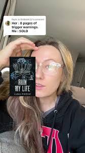 Loren Luna's Instagram, Twitter & Facebook