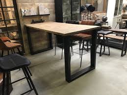 hoge tafel bartafel tafel met eiken boomstamblad stalen u poten hillshome eiken meubelen steigerhouten meubels stalen meubels painting the past hoge tafel meubel ideeen tafel