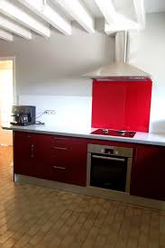 1 meuble sous évier, 3 meubles bas, 1 colonne à four, 3 meubles hauts. Cuisine Rouge Bordeaux Brillant Menuiserie Sebastien Ducamp