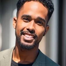 Darrin Funches's Instagram, Twitter & Facebook