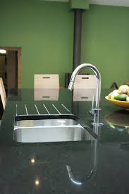 Quelle matière choisir pour votre cuisine ? Ambiances Typic Design Plan De Travail Cuisine Evier Cuisine Idees Pour La Maison