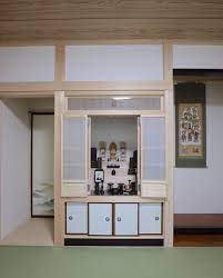 戸建住宅和室造作仏壇の引戸を開き折戸に改修 | 北島建築設計事務所