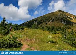 Achtergronden bureaublad voor pc, tablet. Het Landschap Van De Berg Petros In Het Karpaten Van Oekraine Redactionele Fotografie Afbeelding Bestaande Uit Levensstijl Carpathians 158152372