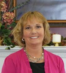 Lisa Doxey's Instagram, Twitter & Facebook