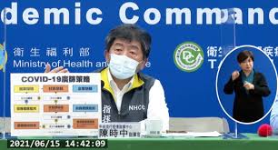 App怎麼用？ 功能鑲嵌在衛福部「疾管家」 line頻道的附加功能： step1：下載、打開「疾管家」 line官方頻道 step2：打開「疾管家」右上角「實聯制掃碼」功能，畫面就會換轉到「簡訊實聯制條碼」，簡訊內容將會出現「收件人1922，以及場所代碼」。 step3：按下連結並發送簡訊。 唐鳳強調，民眾進入. Pchvsjbruvbb2m