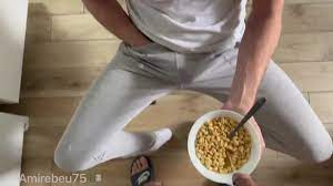 Arab master prepares a tasty meal - ThisVid.com